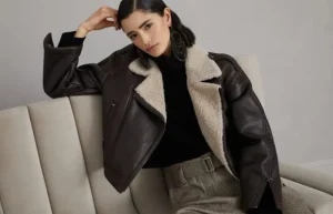 Brunello Cucinelli Bikerjacke aus gewachstem Shearling mit Shiny Details | Damen Mäntel & Jacken