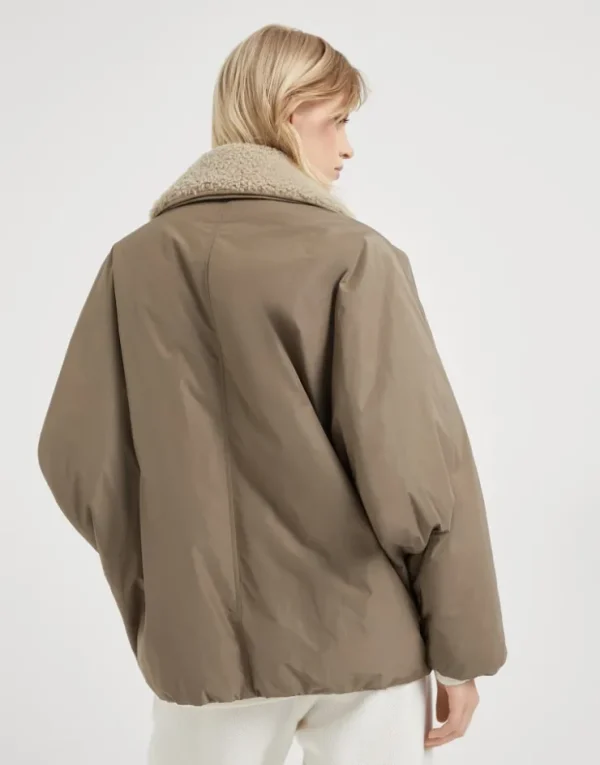 Brunello Cucinelli Daunenjacke aus wasserabweisendem Taft mit abnehmbarem Kragen aus Shearling und Monili | Damen Mäntel & Jacken