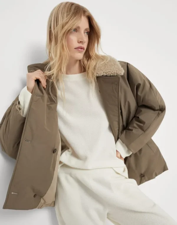 Brunello Cucinelli Daunenjacke aus wasserabweisendem Taft mit abnehmbarem Kragen aus Shearling und Monili | Damen Mäntel & Jacken