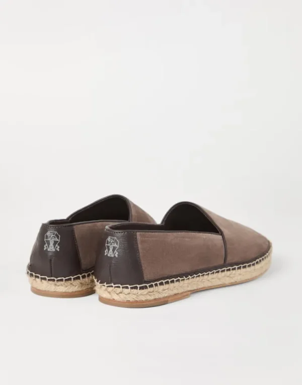 Brunello Cucinelli Espadrilles aus gewaschenem Veloursleder mit Kantenbesatz | Herren Pantoletten & Flipflops