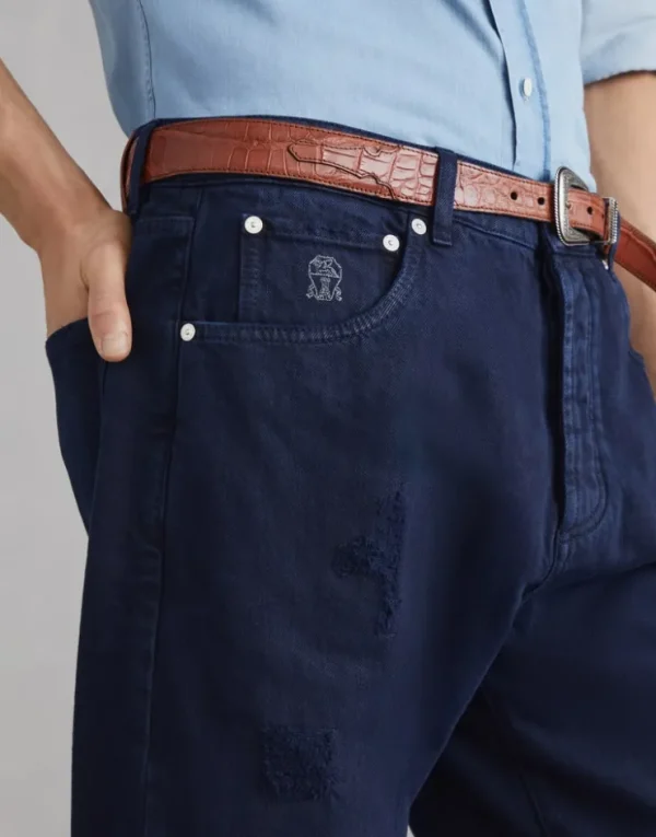 Brunello Cucinelli Five-Pocket-Hose in Leisure Fit mit Destroyed-Rissen aus Flamm-Denim in Stückfärbung | Herren Denim