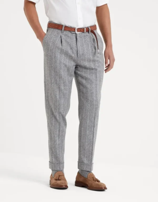 Brunello Cucinelli Hose in Leisure Fit aus Flanelltweed mit Nadelstreifen aus Seide, Wolle und Kaschmir mit Bundfalten | Herren Hosen