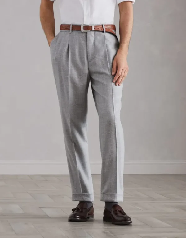 Brunello Cucinelli Hose in Leisure Fit in Fischgrat aus Comfort-Wolle, -Seide und -Leinen mit Bundfalten | Herren Hosen