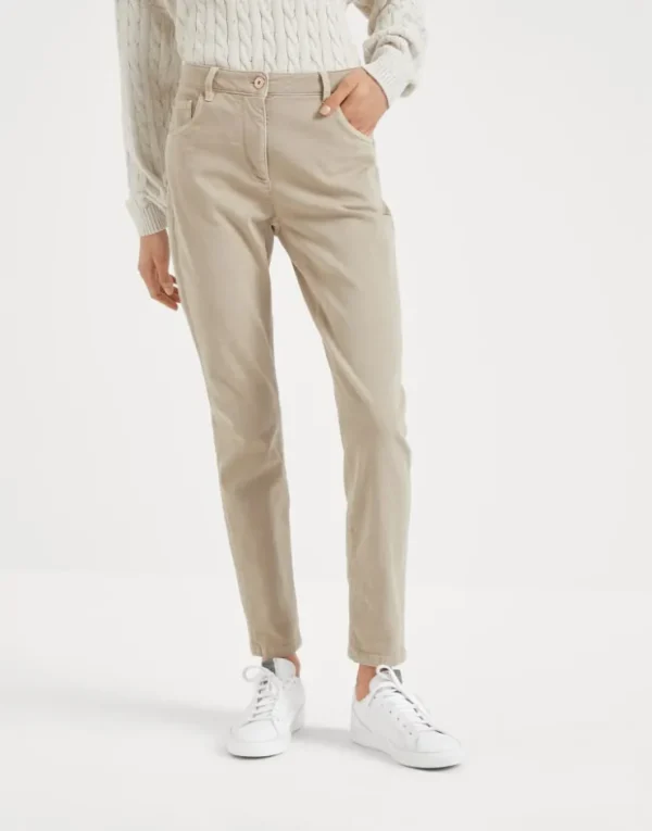 Brunello Cucinelli Hose in Slim Fit aus gefärbtem Stretchdenim mit Shiny Leather Tab | Damen Hosen