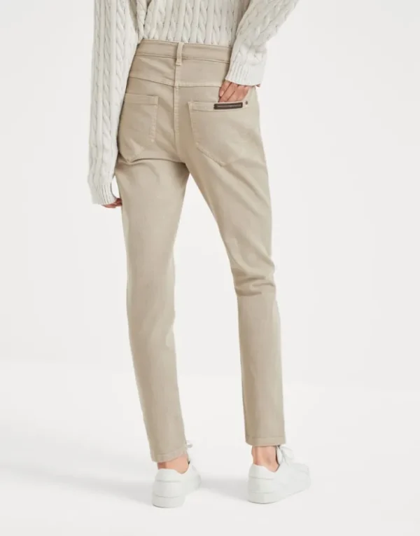 Brunello Cucinelli Hose in Slim Fit aus gefärbtem Stretchdenim mit Shiny Leather Tab | Damen Hosen