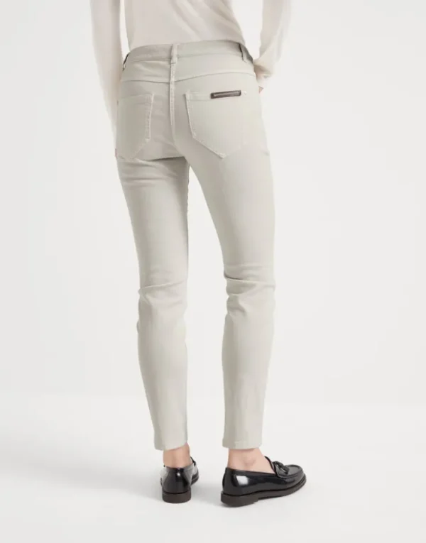 Brunello Cucinelli Hose in Slim Fit aus gefärbtem Stretchdenim mit Shiny Leather Tab | Damen Hosen