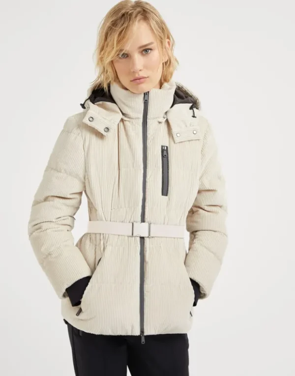 Brunello Cucinelli Mountain-Daunenjacke aus Baumwollcordsamt mit Membran, abnehmbarer Kapuze und Precious Zip Detail | Damen Travelwear | Mäntel & Jacken