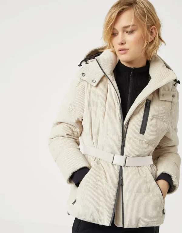 Brunello Cucinelli Mountain-Daunenjacke aus Baumwollcordsamt mit Membran, abnehmbarer Kapuze und Precious Zip Detail | Damen Travelwear | Mäntel & Jacken