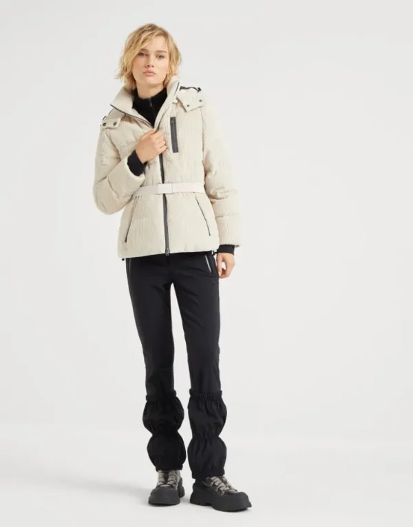 Brunello Cucinelli Mountain-Daunenjacke aus Baumwollcordsamt mit Membran, abnehmbarer Kapuze und Precious Zip Detail | Damen Travelwear | Mäntel & Jacken