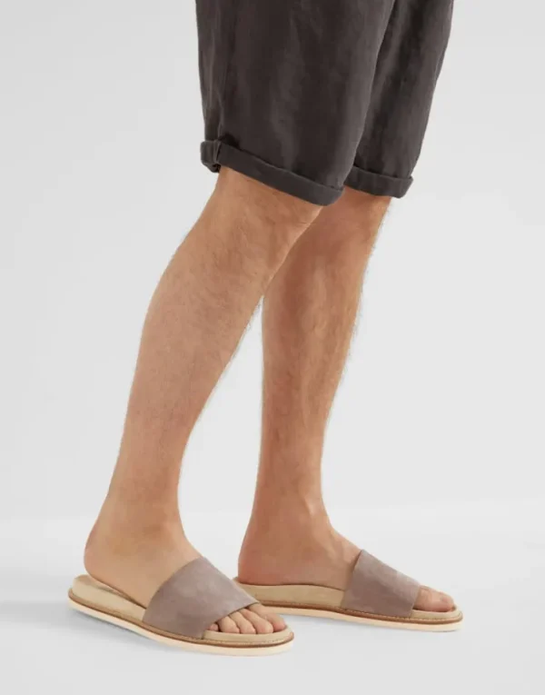 Brunello Cucinelli Pantoletten aus gewaschenem Veloursleder | Herren Pantoletten & Flipflops