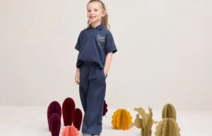 Brunello Cucinelli Poloshirt aus leichtem Stretch-Baumwollsweat mit Precious Flower Crest | Kinder Travelwear