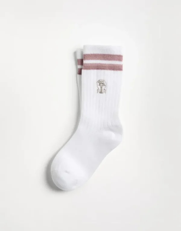 Brunello Cucinelli Socken aus gestreiftem Baumwoll-Rippenstrick mit gesticktem Logo | Kinder Accessoires